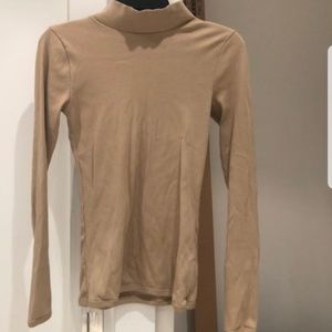 Longsleeved mocked necked shirt